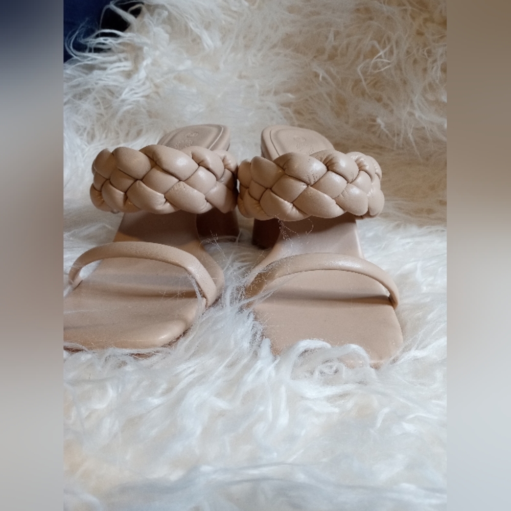 Rilista tan Sandals NWOT 9.5 - Picture 3 of 3